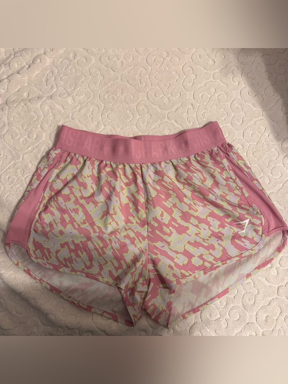 Gymshark loose fit training pink camo shorts M